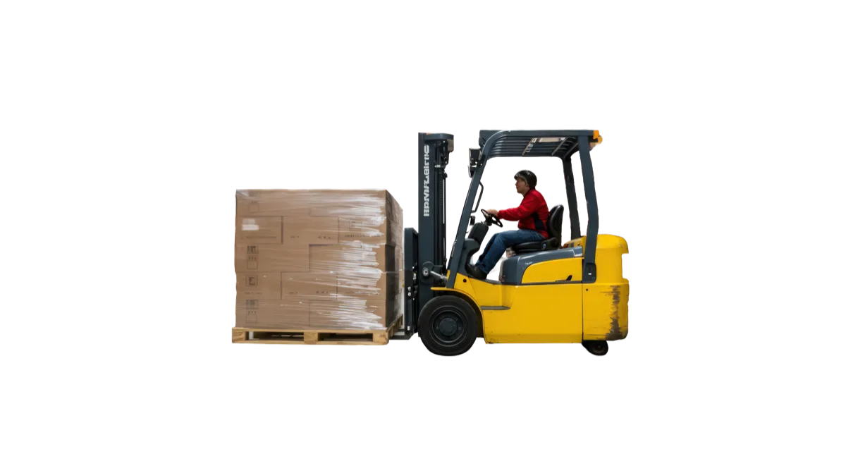 Een heftruckchauffeur met een volle pallet